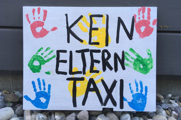 Kein Eltern-Taxi, sondern zu Fuss zur Schule